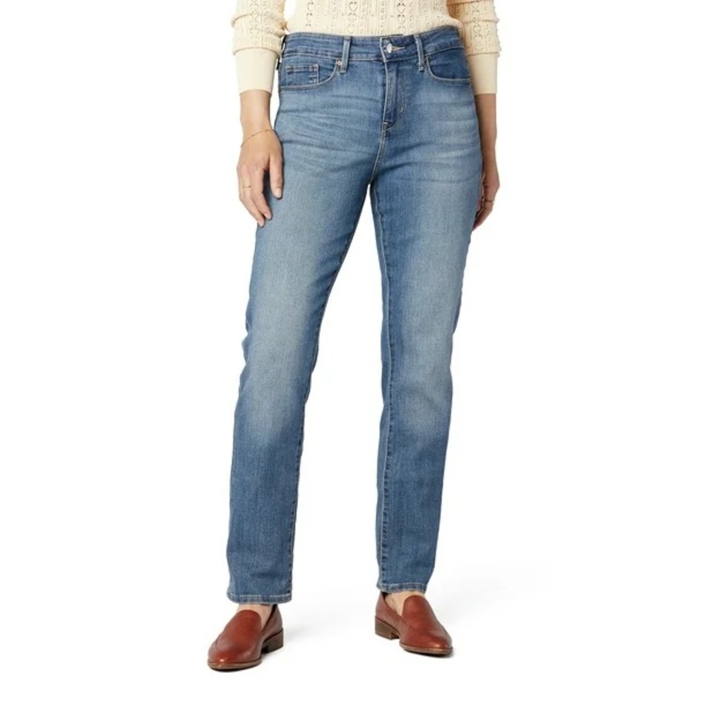 Levi’s mid rise straight leg stretch medium blue jeans